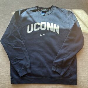 Nike UCONN crewneck!